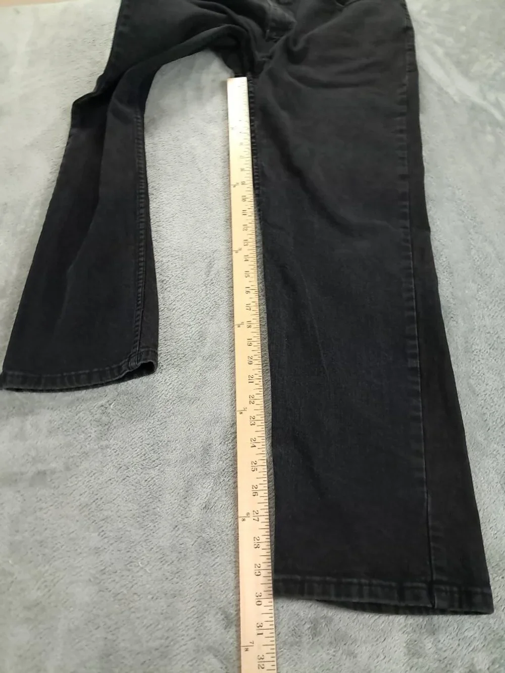 Levis 514 Jean Men 35x30, Tag 36x32 Black Denim Straight Fit Stretch